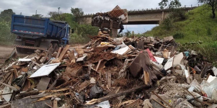 Lixão irregular no Florence ‘rende’ quase 100 toneladas de entulhos