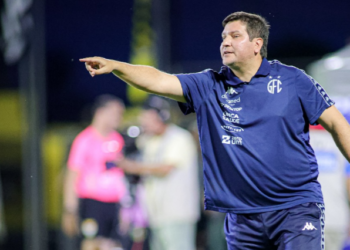 Após demitir Matheus Costa, Guarani recua e decide manter o treinador