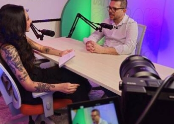 Podcast ‘Os Incomodados’ mergulha na jornada de acolhimento de um pai e seu filho trans