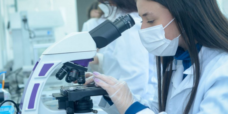 Mulheres Cientistas: estão abertas as inscrições para o Prêmio Ester Sabino