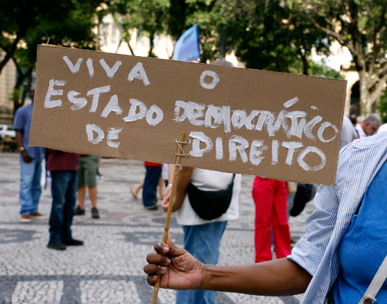 Existem países democráticos? – por Luis Felipe Valle