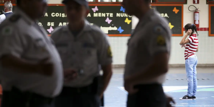 Seis escolas da RMC iniciam nesta segunda-feira aulas no modelo Cívico-Militar