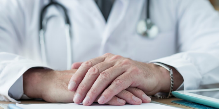 Quando a formação médica falha, quem paga a conta é o paciente – por José Roberto Franchi Amade