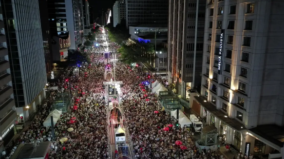 Réveillon na Avenida Paulista teve música e fogos silenciosos