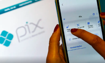 Receita Federal volta a negar taxação do Pix e alerta para golpes