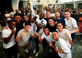 Ponte Preta recebe taça e medalhas da Série C em cerimônia no Majestoso