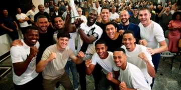Ponte Preta recebe taça e medalhas da Série C em cerimônia no Majestoso