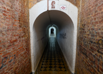 Túnel de pedestres que liga o Centro à Vila Industrial será fechado para reparos a partir desta sexta