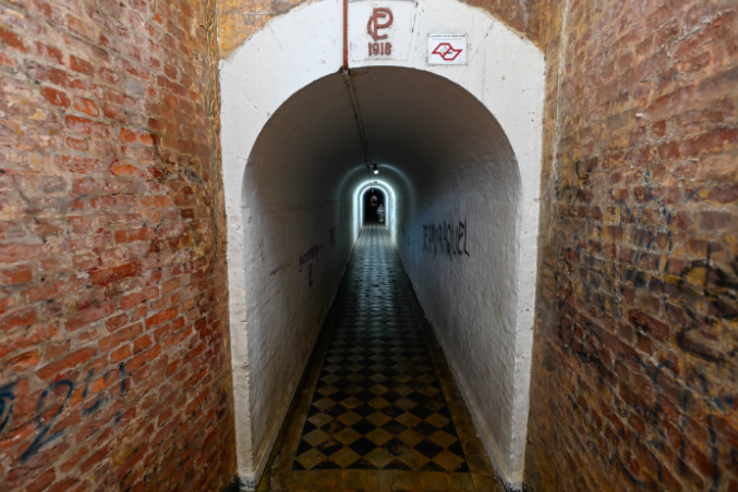 Túnel de pedestres que liga o Centro à Vila Industrial será fechado para reparos a partir desta sexta