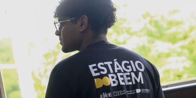 Educação SP recebe inscrições para 13 mil vagas no programa Aluno Monitor do BEEM