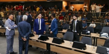 Em sessão tumultuada, Câmara de Campinas aprova punição a Otto Alejandro e arquiva CPs