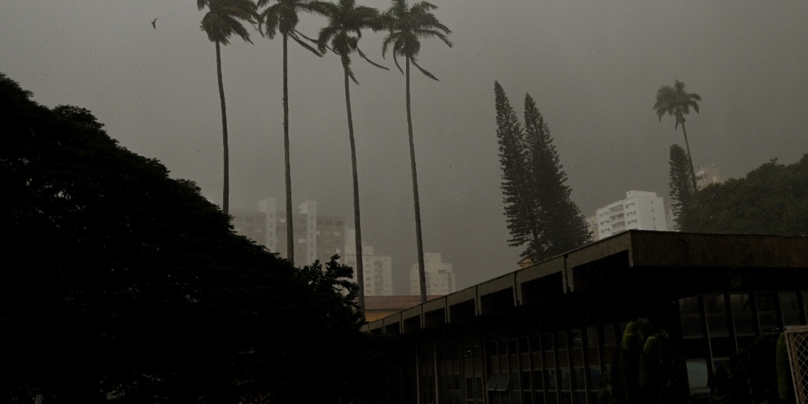 Campinas abre semana com previsão de muita chuva; domingo teve alagamento e queda de árvores
