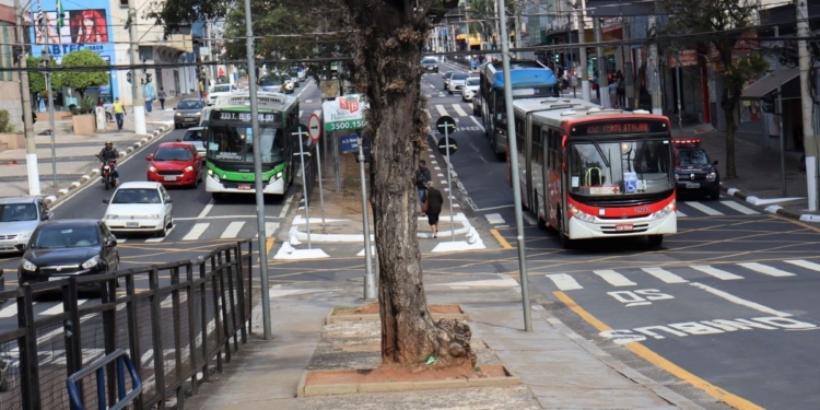 Prefeitura cobra de empresa 100% da frota do transporte público nas ruas