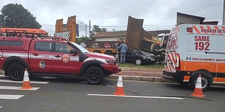Caminhão perde controle em ladeira, máquina se solta e mata motorista em Indaiatuba