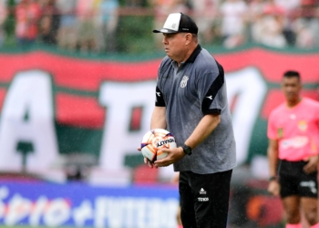 Marcelo Fernandes anuncia saída da Ponte Preta após derrota para o São Paulo