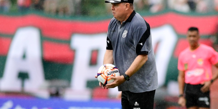 Marcelo Fernandes anuncia saída da Ponte Preta após derrota para o São Paulo