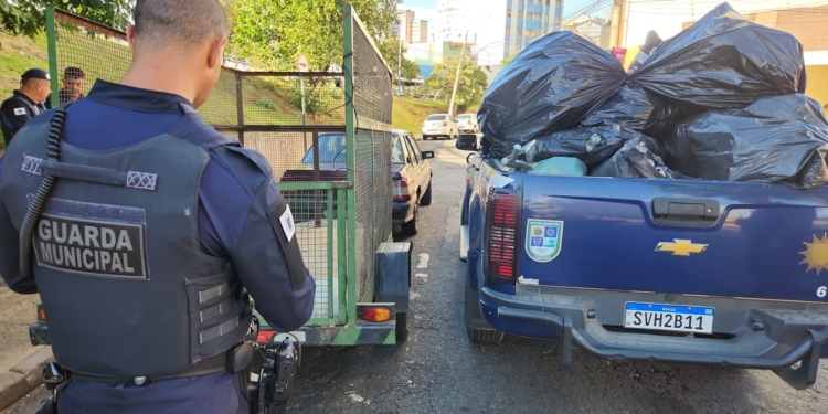 GM faz apreensões em ação contra comércio irregular de recicláveis