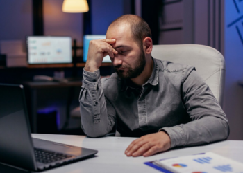 Artigo: O corporativo romantizou o cansaço e isso está destruindo a performance – por Cesar Cotait Kara José