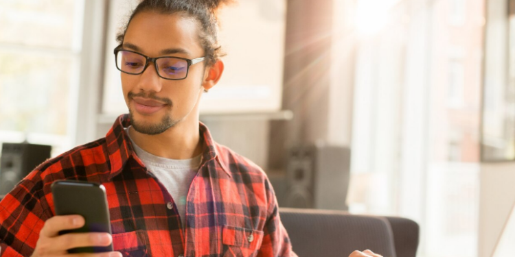 Artigo: Mais uma vez o ‘vilão’ é o celular? – por Fabiano Ormaneze