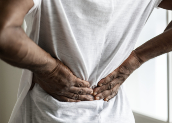 Envelhecimento populacional aumenta busca por diagnóstico de osteoporose no Brasil