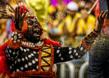 Primeiro dia de Carnaval em SP tem estreante, campeã e vice de 2025