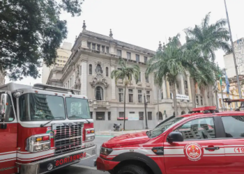 Incêndio atinge prédio da Faculdade de Direito da USP em São Paulo