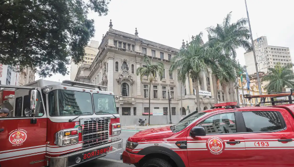 Incêndio atinge prédio da Faculdade de Direito da USP em São Paulo