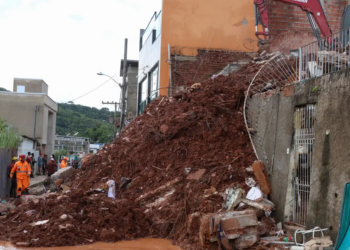 Sobe para 49 número de mortos em Juiz de Fora e Ubá