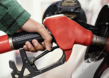 Governo de SP sanciona lei que permite instalação de carregadores de carros elétricos em condomínios
