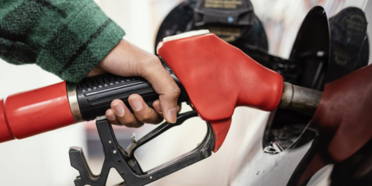 Governo de SP sanciona lei que permite instalação de carregadores de carros elétricos em condomínios