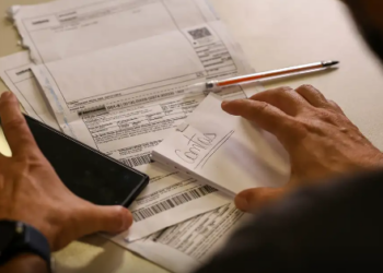 Salário mínimo de R$ 1.621 começa a ser pago nesta segunda