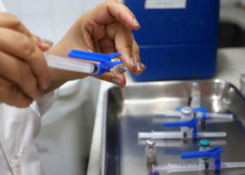 Vacina contra dengue do Butantan começa a ser aplicada em agentes de saúde de Campinas