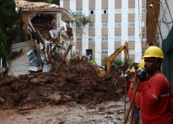 Buscas em Juiz de Fora estão encerradas; moradores seguem fora de casa