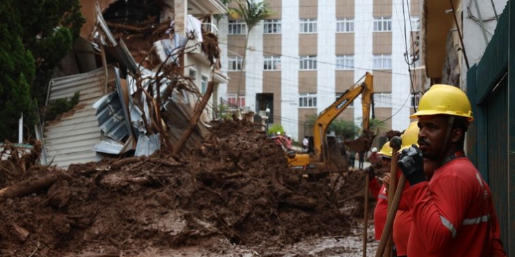 Buscas em Juiz de Fora estão encerradas; moradores seguem fora de casa