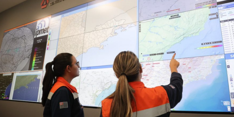 Defesa Civil de SP alerta para chuvas intensas a partir deste domingo (8)