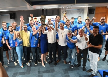 Campeões sul-americanos do Vôlei Renata são homenageados na Prefeitura
