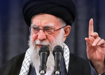 Com morte de Khamenei, Irã forma conselho de governo com aiatolá Arafi