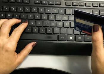 Juros do cartão de crédito pesam mais para famílias em fevereiro