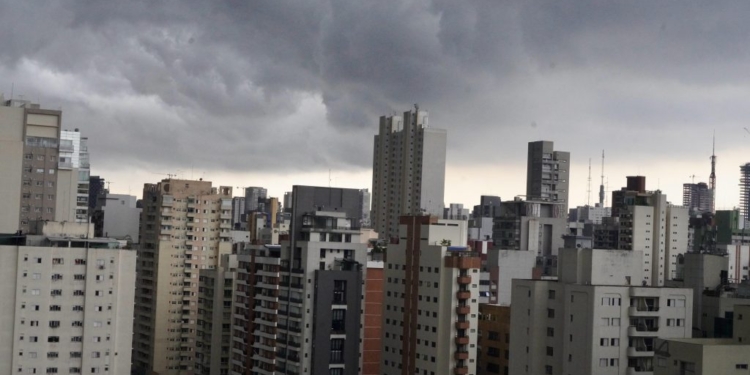 Defesa Civil do Estado alerta para risco de temporais nesta quinta-feira (19)