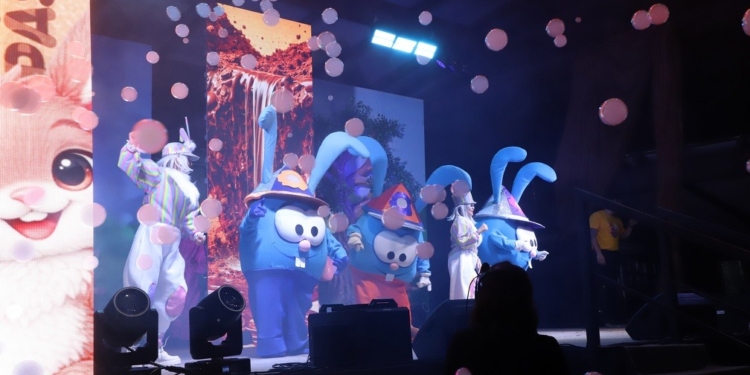 Show Encantado da Páscoa encanta público e reúne 2.000 pessoas no Carlos Lourenço