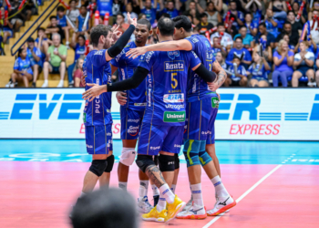Vôlei Renata se reencontra com a torcida e vence confronto direto