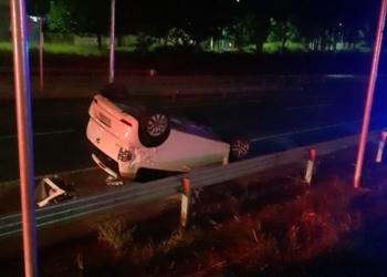 Homem alcoolizado capota carro e abandona grávida e criança feridas em Americana