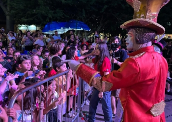 Show Encantado da Páscoa reúne 1,2 mil pessoas em Sousas; famílias ressaltam momento de união