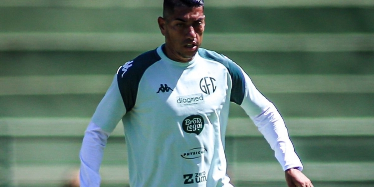 Ralf avalia nova proposta e tem chance de permanecer no Guarani para a Série C