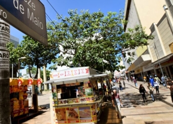 Prefeitura promete apresentar plano para impasse das bancas no Centro até 13 de abril