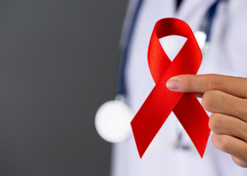 A luta contínua contra a AIDS – por Carmino de Souza