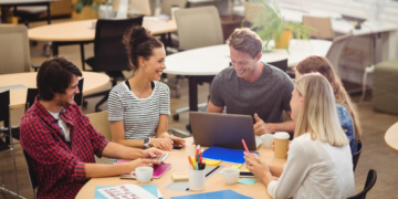 O poder da presença: como comunicar se torna liderança – por Cecília Lima