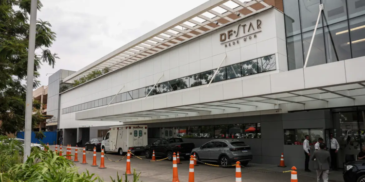 Bolsonaro é internado em UTI hospitalar com broncopneumonia bilateral
