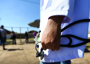 MEC pune mais de 50 cursos de medicina por desempenho insuficiente