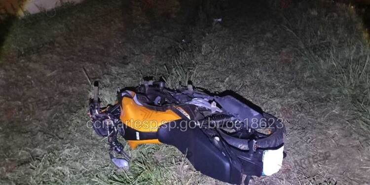 Motociclista morre ao cair da moto e ser atropelado na Santos Dumont